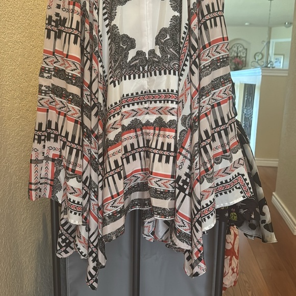 Jessica Simpson Dress with Black and Red Patterns - Picture 4 of 4